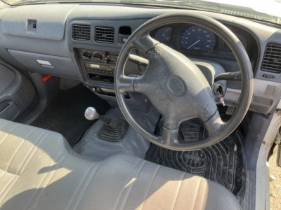 TOYOTA HILUX SPORTS PICK UP