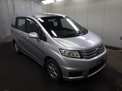 HONDA FREED SPIKE