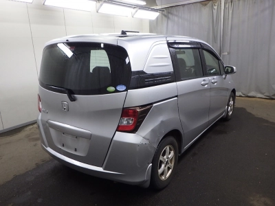 HONDA FREED SPIKE