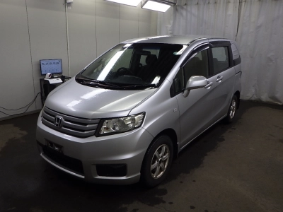 HONDA FREED SPIKE