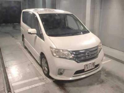 NISSAN SERENA