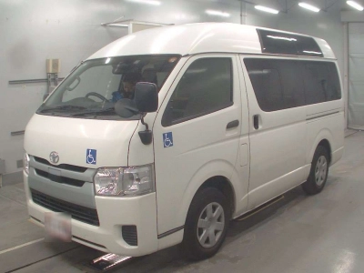 TOYOTA HIACE VAN
