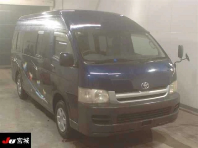 TOYOTA HIACE COMMUTER