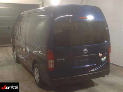 TOYOTA HIACE COMMUTER