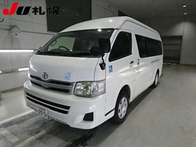 TOYOTA HIACE COMMUTER