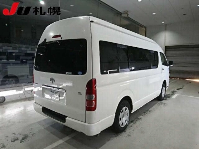 TOYOTA HIACE COMMUTER