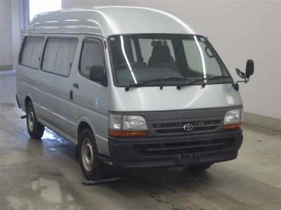 TOYOTA HIACE COMMUTER