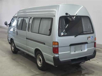TOYOTA HIACE COMMUTER