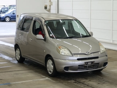 TOYOTA FUN CARGO