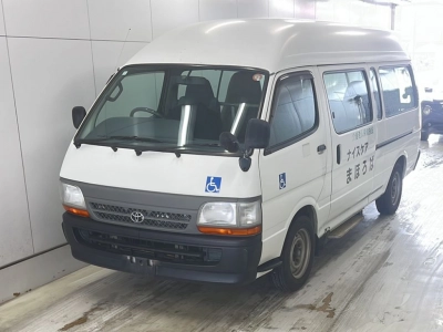 TOYOTA HIACE COMMUTER