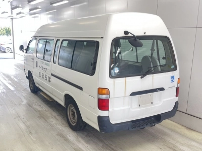 TOYOTA HIACE COMMUTER