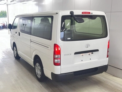 TOYOTA HIACE VAN