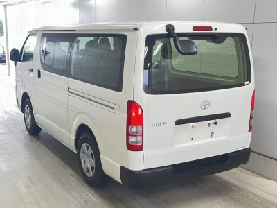 TOYOTA HIACE VAN