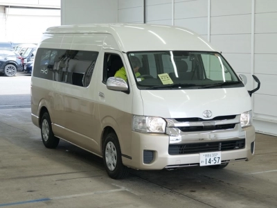 TOYOTA HIACE