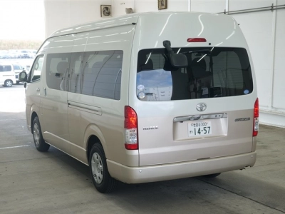 TOYOTA HIACE