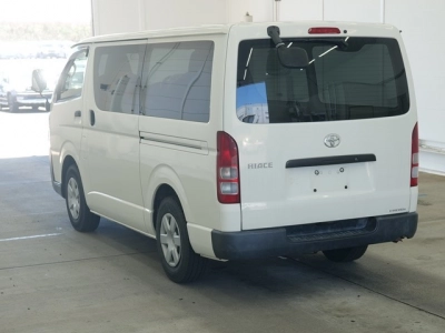 TOYOTA HIACE