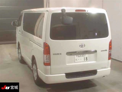 TOYOTA HIACE VAN