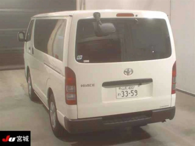 TOYOTA HIACE VAN