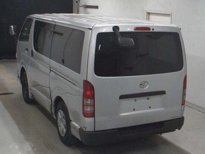 TOYOTA HIACE VAN