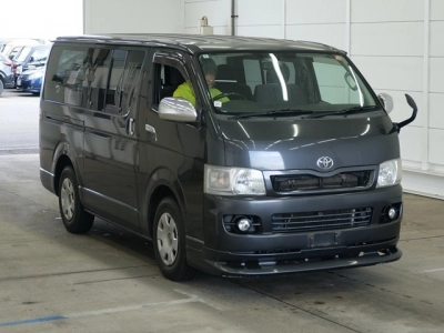 TOYOTA HIACE