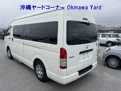 TOYOTA HIACE COMMUTER