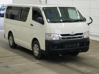 TOYOTA HIACE