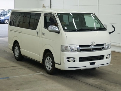TOYOTA HIACE