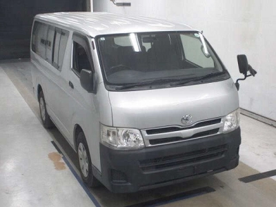 TOYOTA HIACE