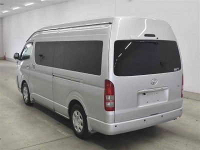 TOYOTA HIACE COMMUTER