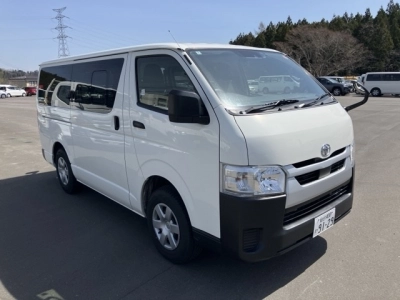TOYOTA HIACE