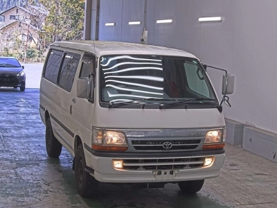 TOYOTA HIACE