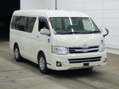 TOYOTA HIACE