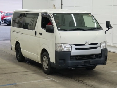 TOYOTA HIACE