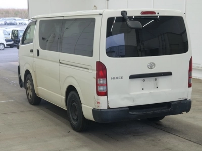 TOYOTA HIACE