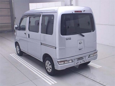 TOYOTA PIXIS VAN