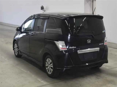 HONDA FREED SPIKE HYBRID
