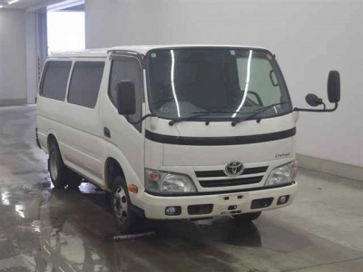 TOYOTA DYNA