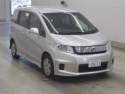 HONDA FREED SPIKE HYBRID