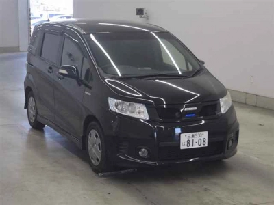 HONDA FREED SPIKE HYBRID