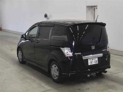 HONDA FREED SPIKE HYBRID