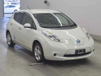 NISSAN LEAF