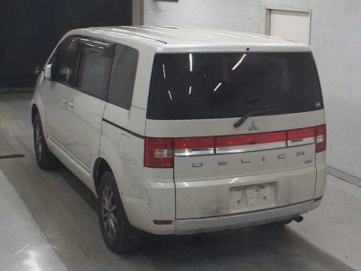 MITSUBISHI DELICA D:5