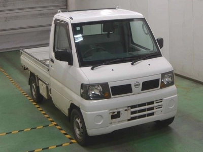 NISSAN CLIPPER TRUCK