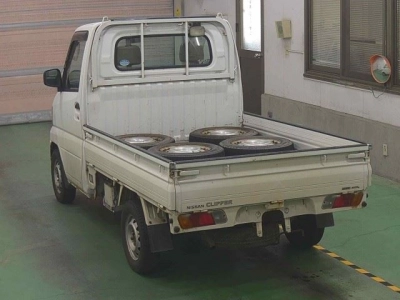 NISSAN CLIPPER TRUCK