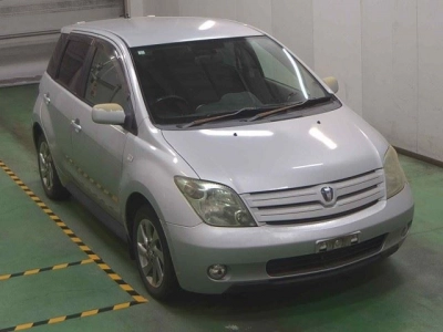 TOYOTA IST