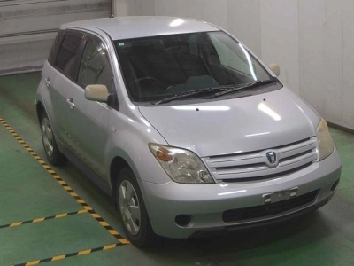 TOYOTA IST