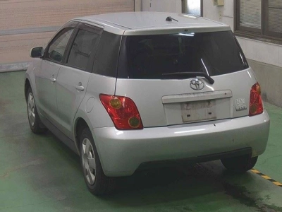 TOYOTA IST