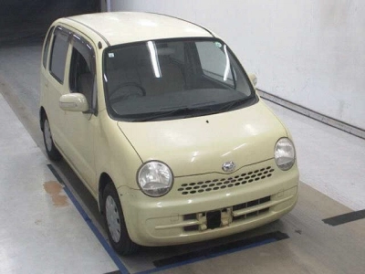 DAIHATSU MOVE LATTE