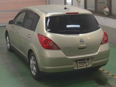 NISSAN TIIDA