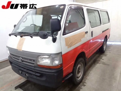 TOYOTA HIACE VAN